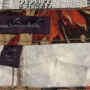 Gloria Vanderbilt Amanda Jeans
22W Classic Rise Tapered Leg
Stretch Buckskin